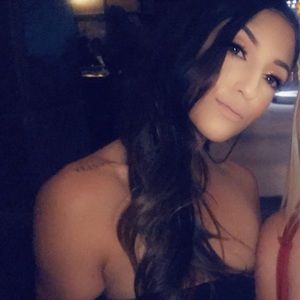 Meet your Posher, Cassandra